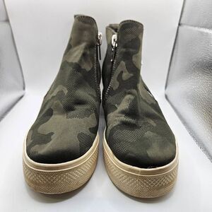 Steve Madden Camo Camouflage Flat Boots Women's Booties Shoes Wedgie Size 7.5M